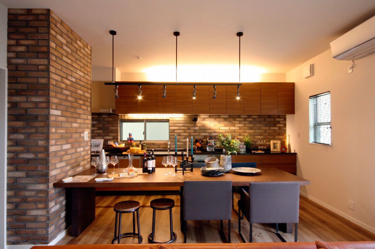 高橋開発の注文住宅 【大阪/2100万円台/吹き抜け/ロジア/間取り図有】プライバシー性の高い屋外空間とヴィンテージ感漂うお家の建築実例画像2