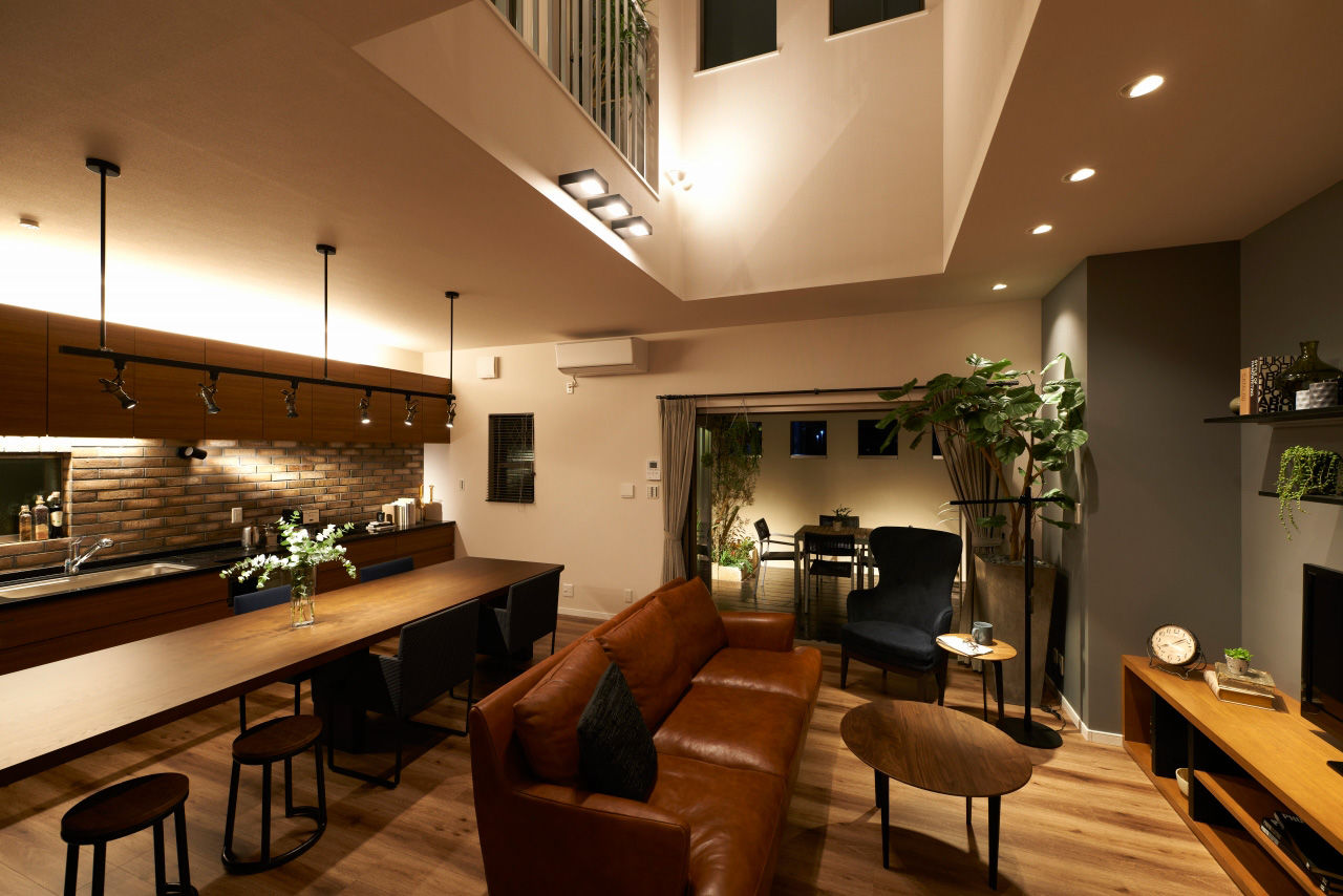 高橋開発の注文住宅 【大阪/2100万円台/吹き抜け/ロジア/間取り図有】プライバシー性の高い屋外空間とヴィンテージ感漂うお家の建築実例画像4