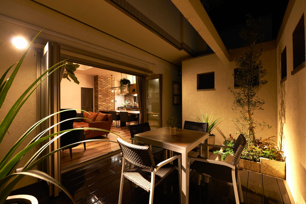 高橋開発の注文住宅 【大阪/2100万円台/吹き抜け/ロジア/間取り図有】プライバシー性の高い屋外空間とヴィンテージ感漂うお家の建築実例画像5