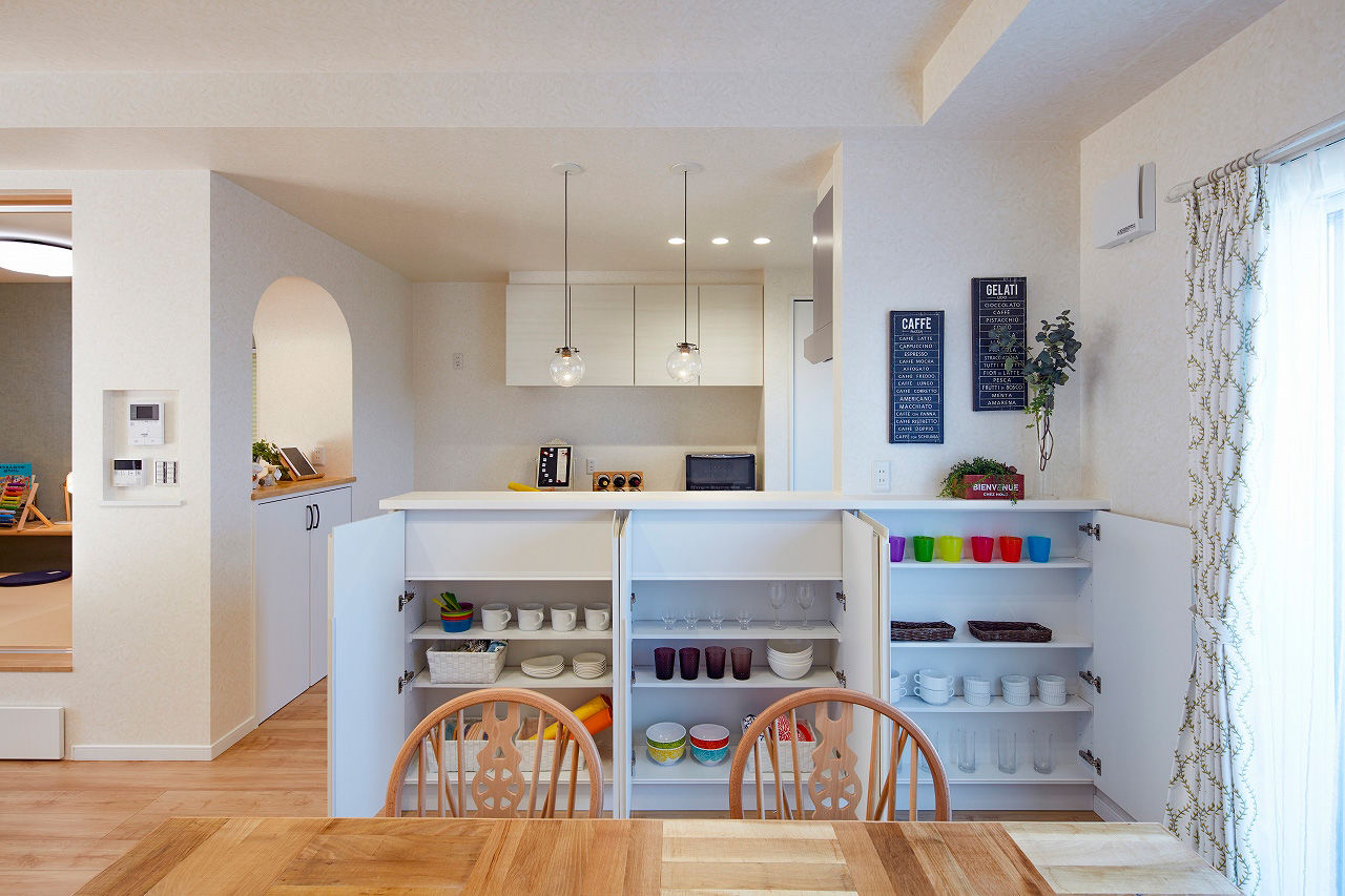 高橋開発の注文住宅 【大阪/2400万円台/吹抜け/延床36坪/間取り図有】天井高2.7ｍのLDKとファミリーロッカーのある収納充実な家の建築実例画像3