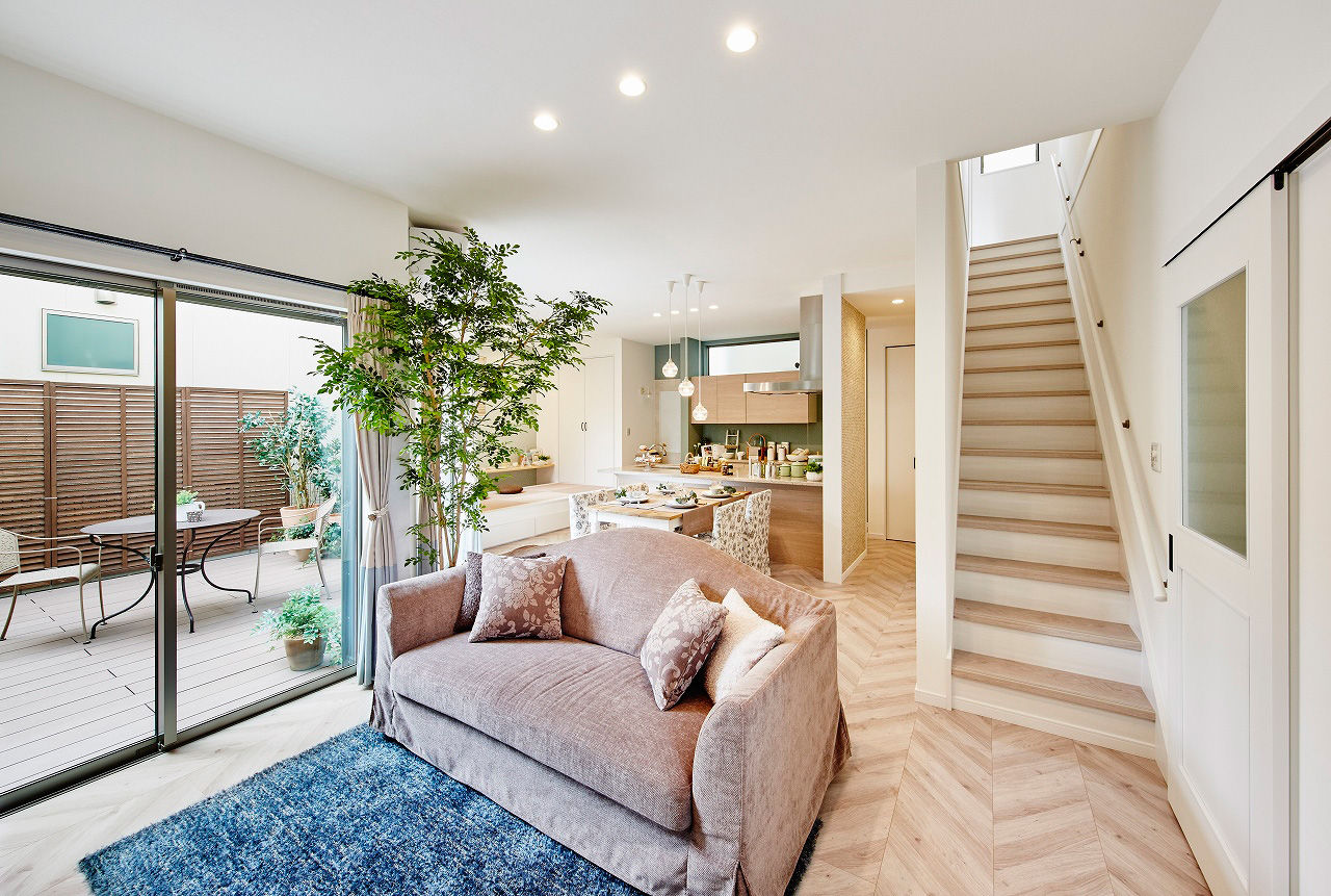 高橋開発の注文住宅 【大阪/2300万円台/中庭/延床33坪/間取り図有】土間収納やWICと収納充実でスッキリ暮らせる住まいの建築実例画像