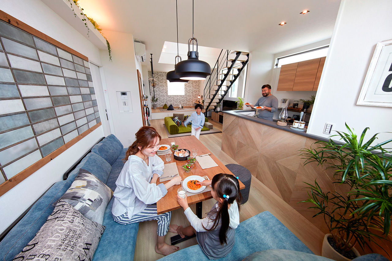 高橋開発の注文住宅 【大阪/2600万円台/延床32坪/間取り図有】ダイニングでの過ごし方を大切に考えた開放感溢れるくつろぎの家の建築実例画像