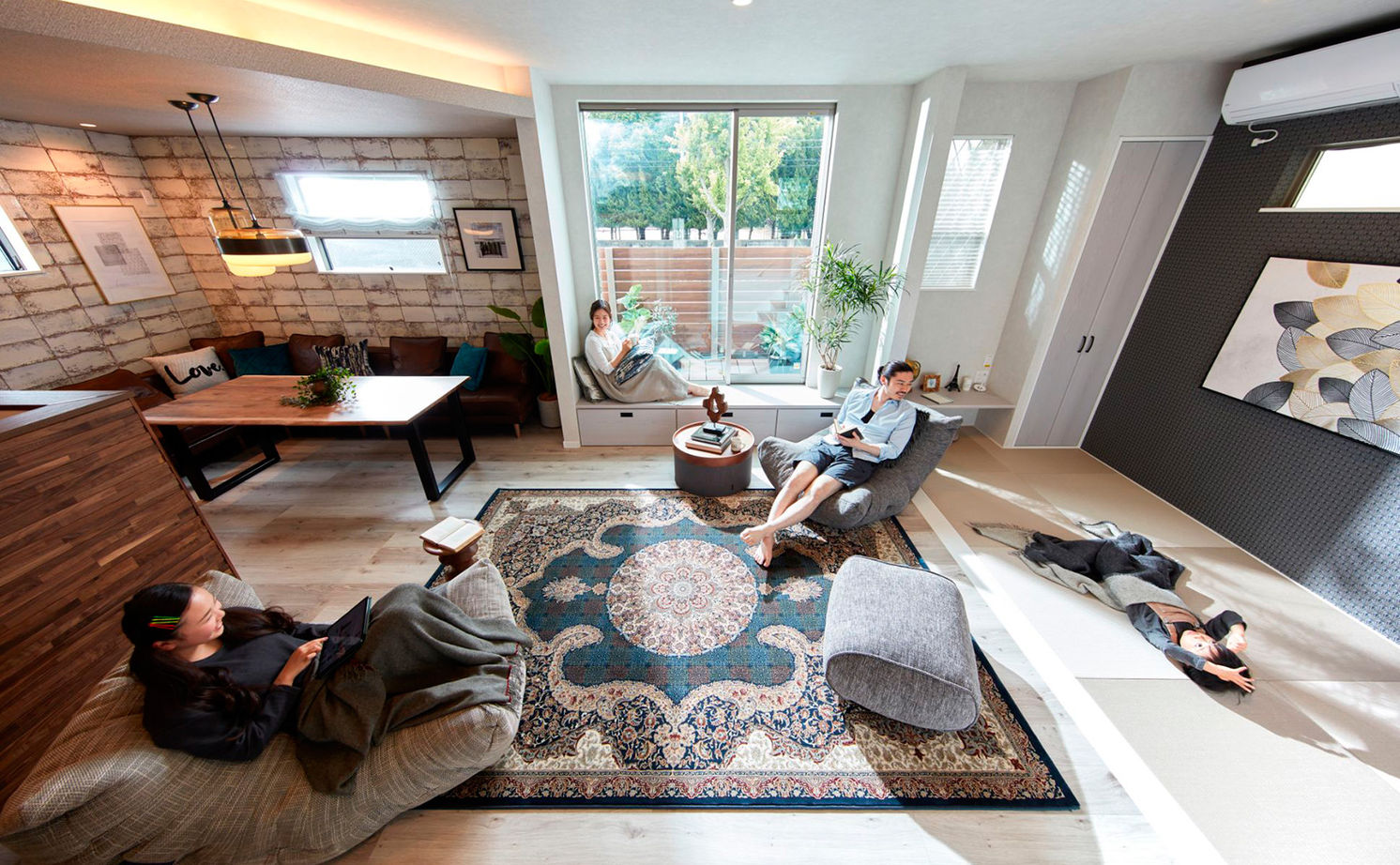 高橋開発の注文住宅 【大阪/2700万円台/延床33坪/間取り図有】広々リビングで家族それぞれが好きな時間を過ごせるくつろぎの家の建築実例画像