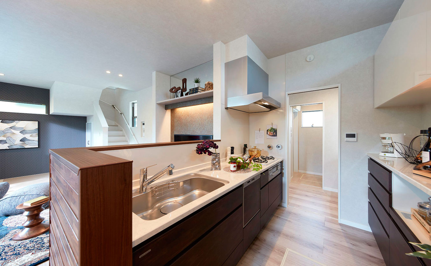 高橋開発の注文住宅 【大阪/2700万円台/延床33坪/間取り図有】広々リビングで家族それぞれが好きな時間を過ごせるくつろぎの家の建築実例画像7