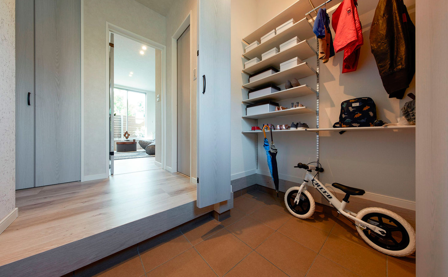 高橋開発の注文住宅 【大阪/2700万円台/延床33坪/間取り図有】広々リビングで家族それぞれが好きな時間を過ごせるくつろぎの家の建築実例画像10