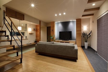 シブサワスタイル 7人の大家族が集うリビングに、笑顔が溢れる。視界を楽しむ和モダンの住まいの建築実例画像2