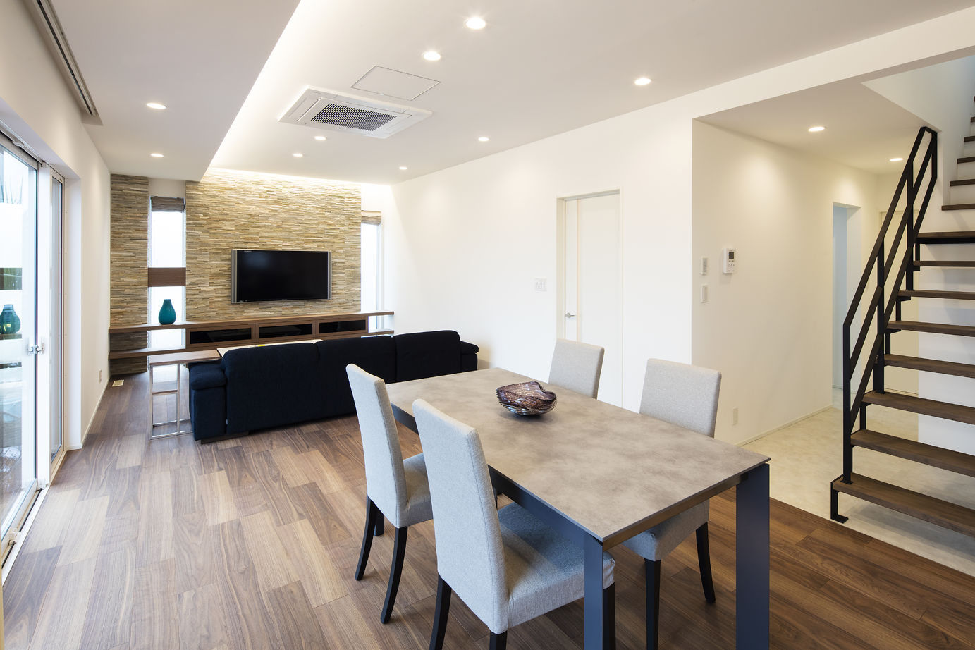 シブサワスタイル 【本体価格2700～2799万円】ナチュラルリゾートモダン×ガレージハウスの建築実例画像2