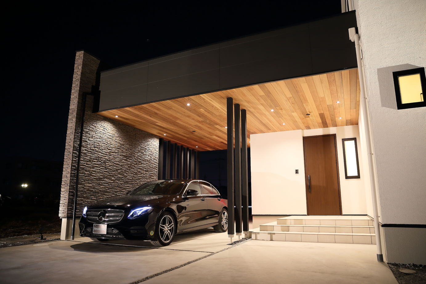 シブサワスタイル エントランス×ガレージのあるリゾートハウスの建築実例画像2