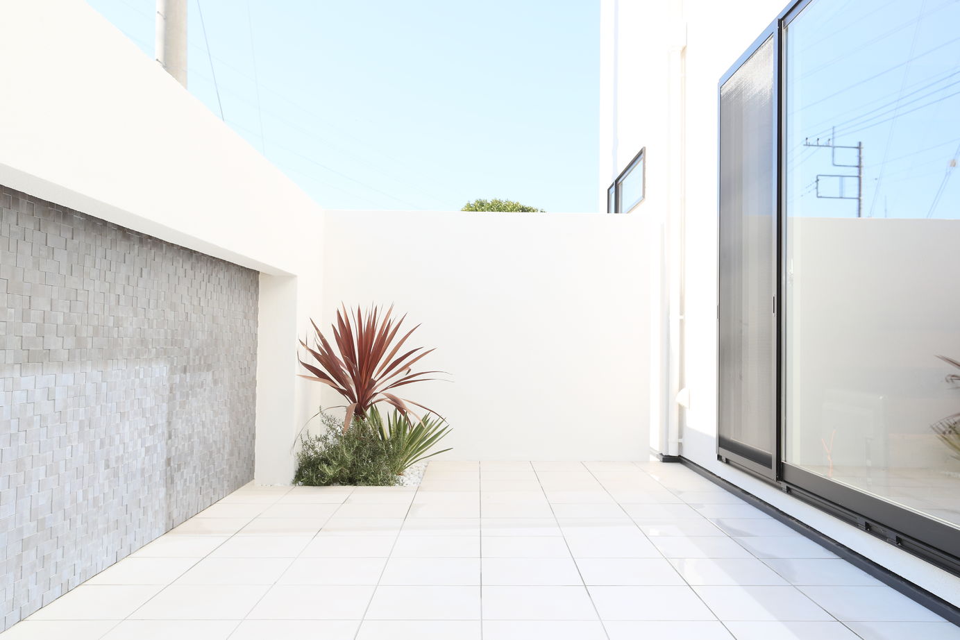 シブサワスタイル エントランス×ガレージのあるリゾートハウスの建築実例画像5