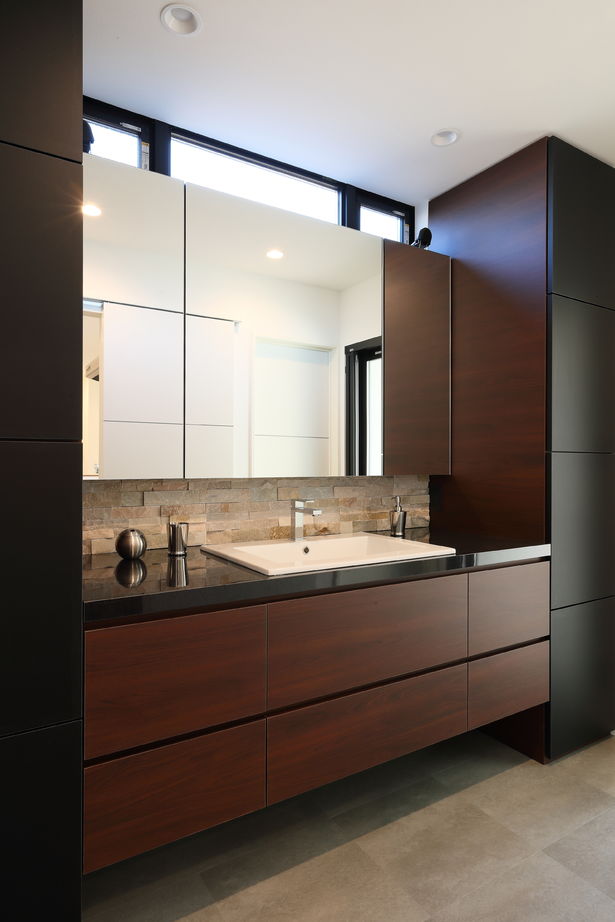 シブサワスタイル エントランス×ガレージのあるリゾートハウスの建築実例画像7