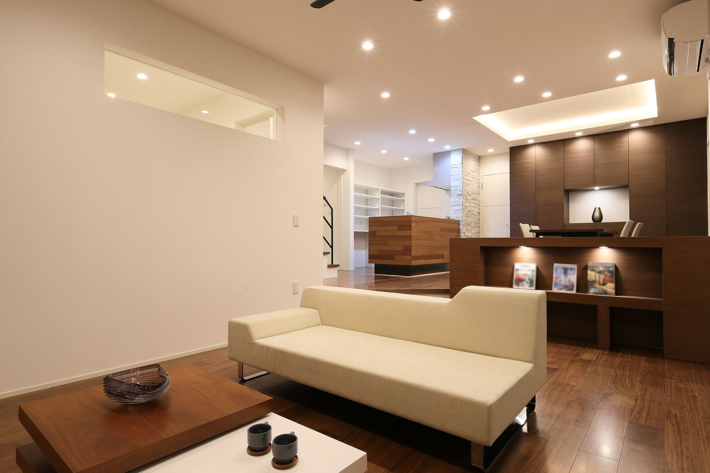 シブサワスタイル エントランス×ガレージのあるリゾートハウスの建築実例画像9