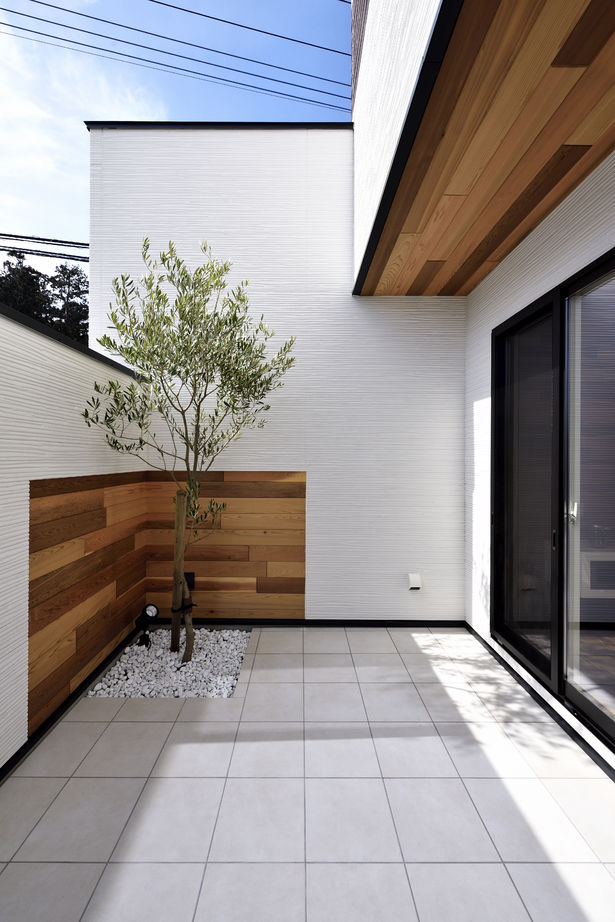 シブサワスタイル 【本体価格2300～2399万円】グリーンルームを囲む寛ぎに満ち溢れた家の建築実例画像3