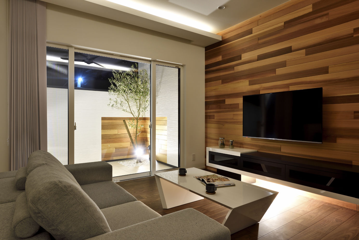 シブサワスタイル 【本体価格2300～2399万円】グリーンルームを囲む寛ぎに満ち溢れた家の建築実例画像5