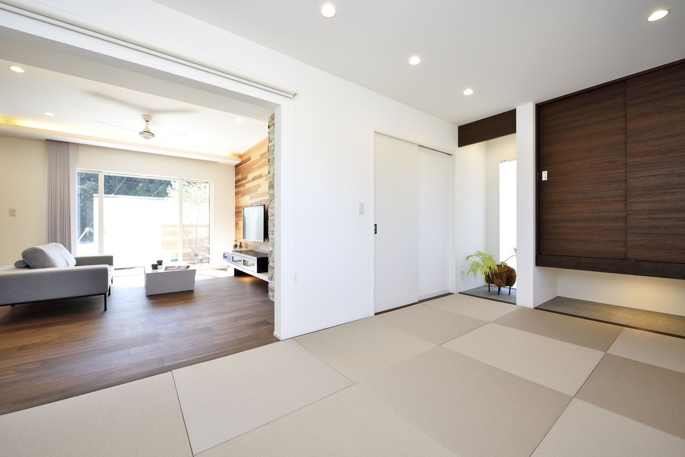 シブサワスタイル 【本体価格2300～2399万円】グリーンルームを囲む寛ぎに満ち溢れた家の建築実例画像7