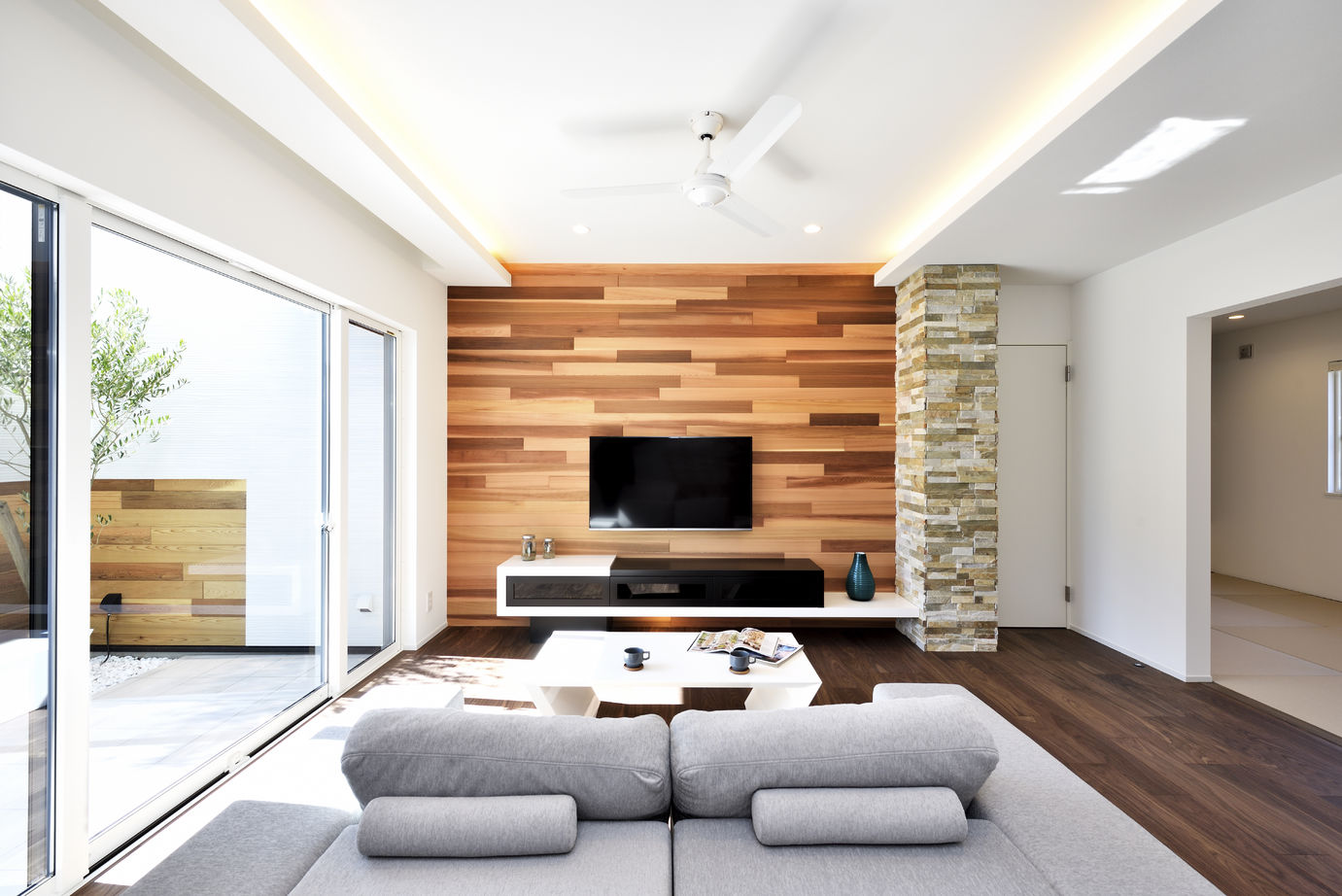 シブサワスタイル 【本体価格2300～2399万円】グリーンルームを囲む寛ぎに満ち溢れた家の建築実例画像8