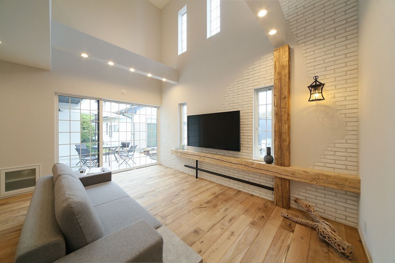 シブサワスタイル ルーフバルコニーのあるシンプルなメルヘンハウスの建築実例画像3