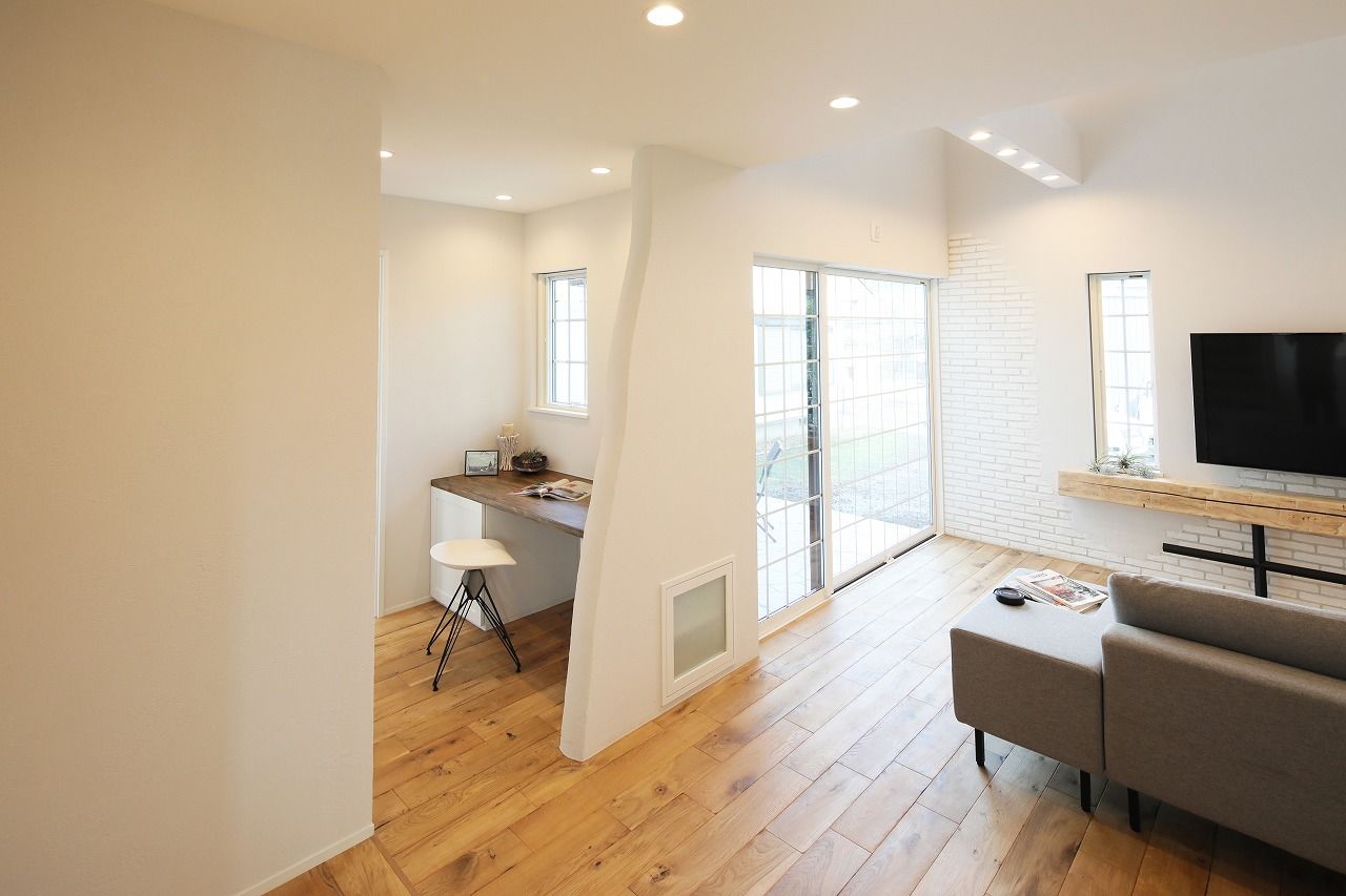 シブサワスタイル ルーフバルコニーのあるシンプルなメルヘンハウスの建築実例画像5