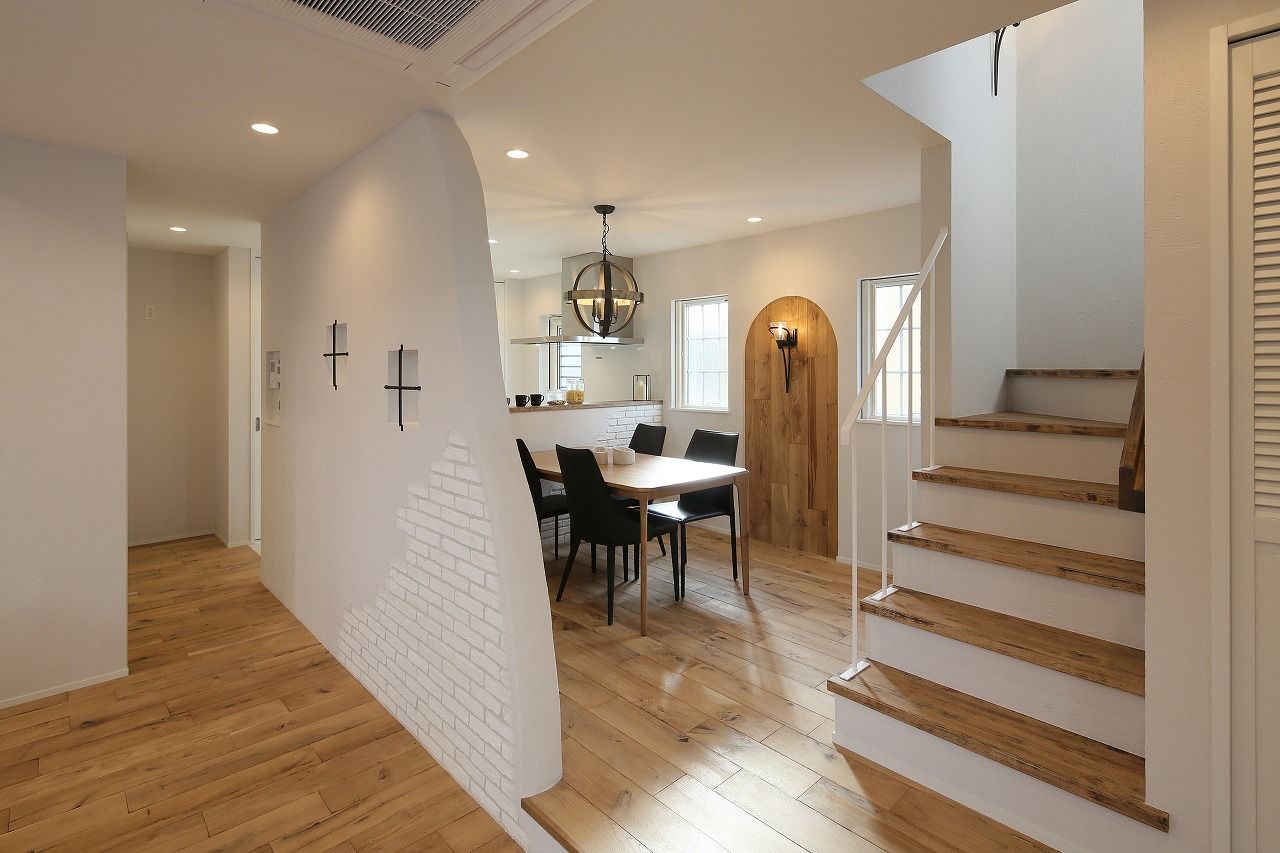 シブサワスタイル ルーフバルコニーのあるシンプルなメルヘンハウスの建築実例画像6