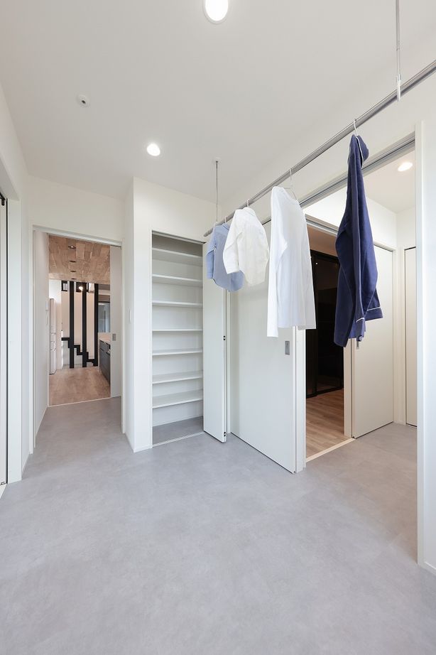 シブサワスタイル 【本体価格3400～3499万円】アウトラインバランスと水平ラインが美しい、モダンリゾートハウスの建築実例画像9