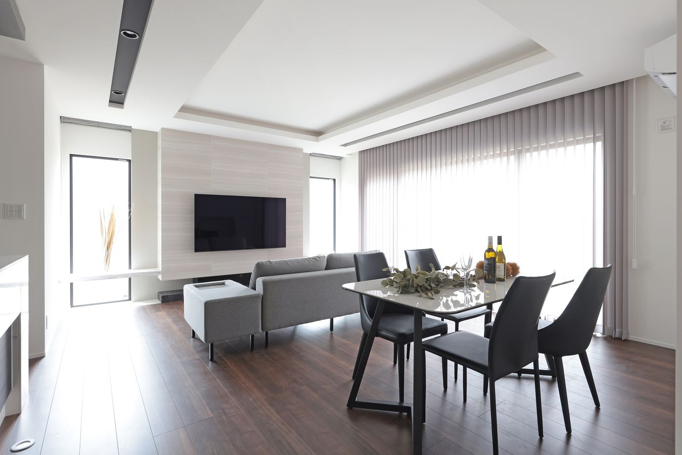 シブサワスタイル ブラックベースの二世帯×シックモダン×和モダンハウスの建築実例画像3