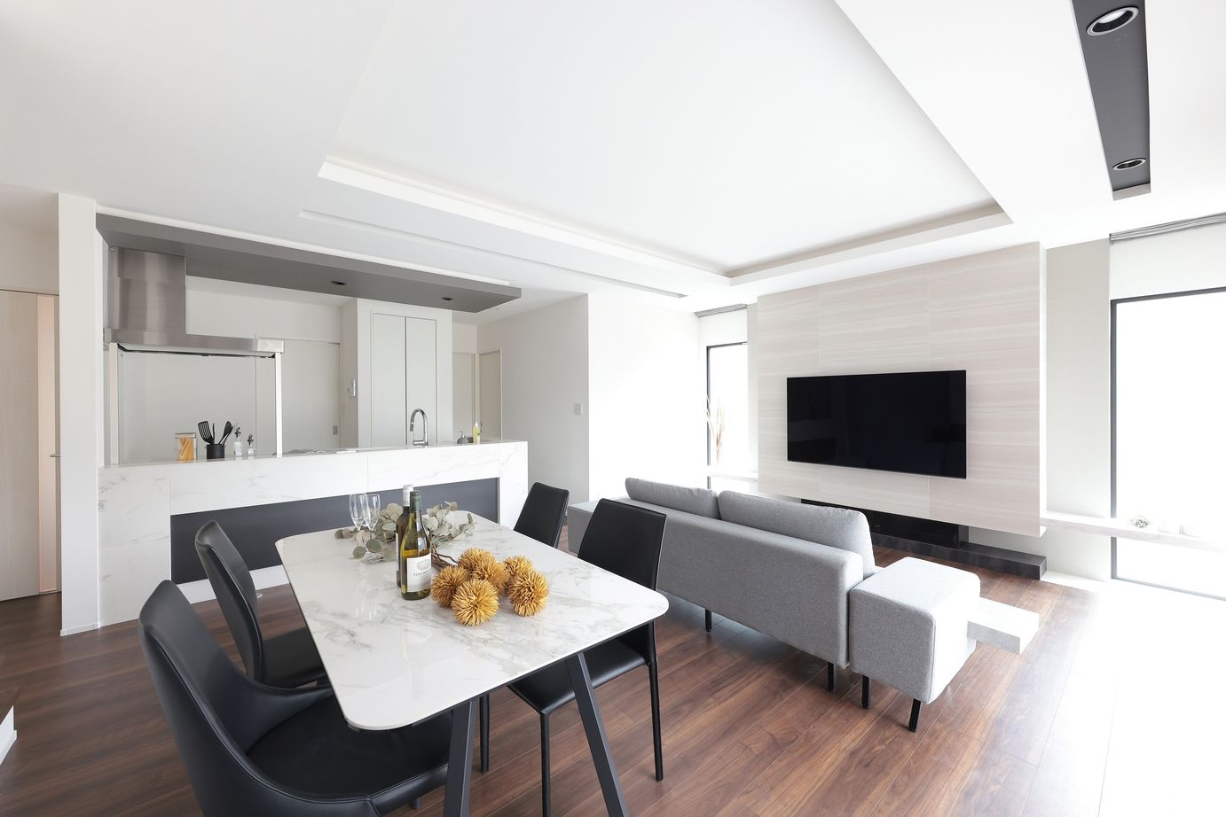 シブサワスタイル ブラックベースの二世帯×シックモダン×和モダンハウスの建築実例画像4