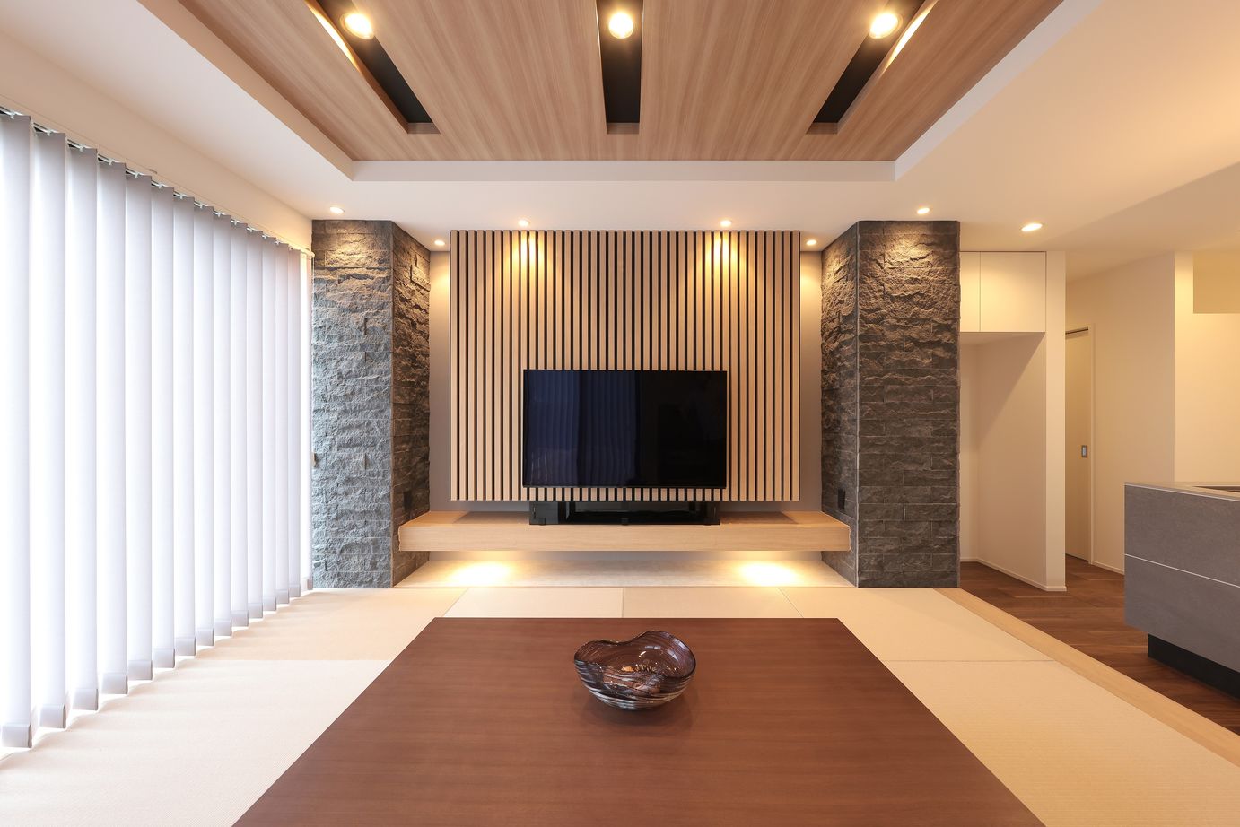 シブサワスタイル ブラックベースの二世帯×シックモダン×和モダンハウスの建築実例画像7