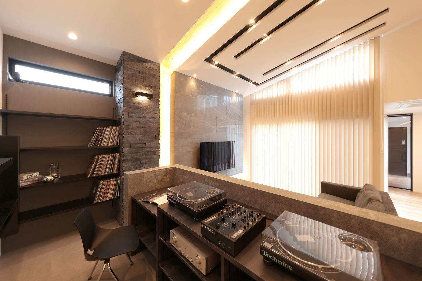 シブサワスタイル DJBOOTHのある平屋×ホテルライクハウスの建築実例画像6