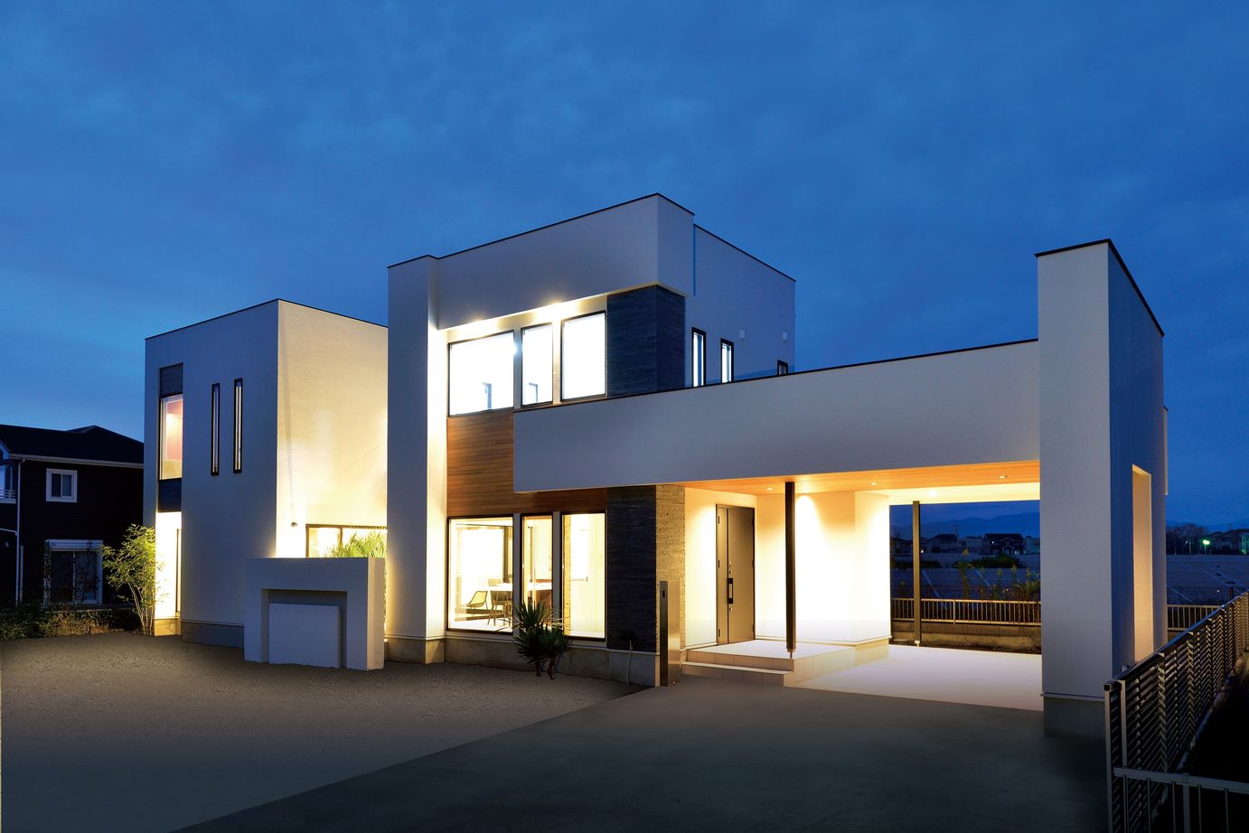 シブサワスタイル ガレージ付きリゾートホテル×モダンテラスハウスの建築実例画像2