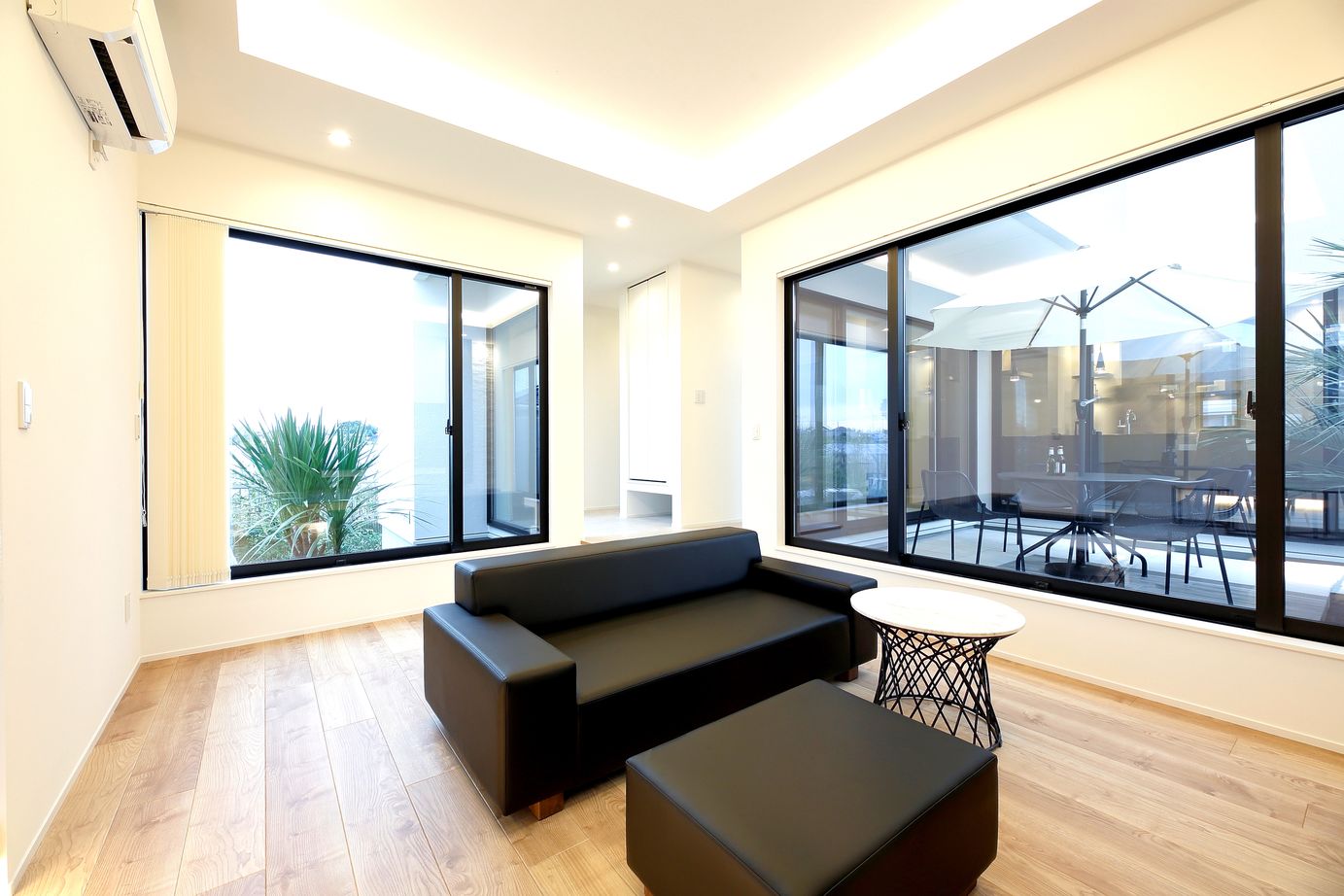 シブサワスタイル ガレージ付きリゾートホテル×モダンテラスハウスの建築実例画像4