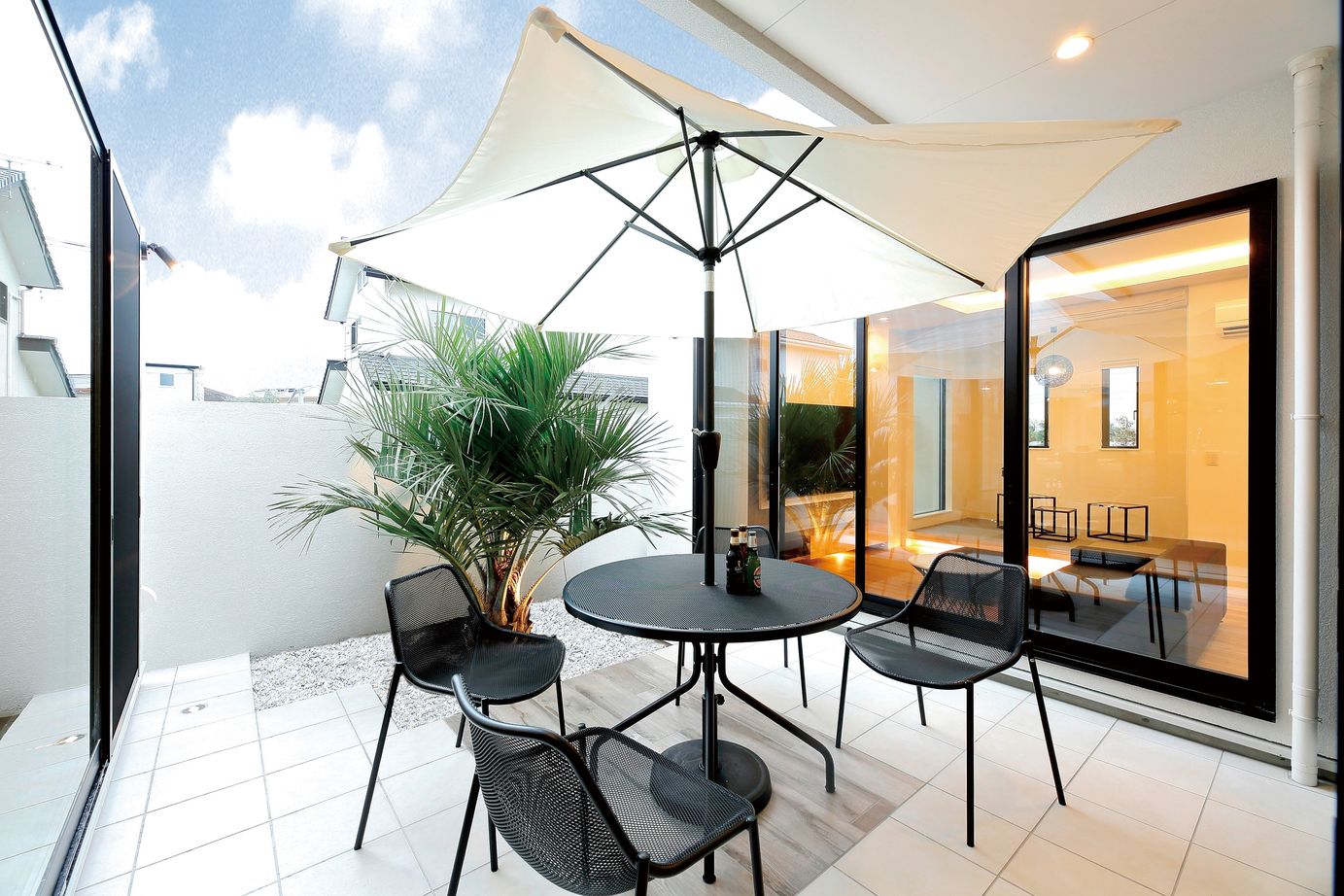 シブサワスタイル ガレージ付きリゾートホテル×モダンテラスハウスの建築実例画像5