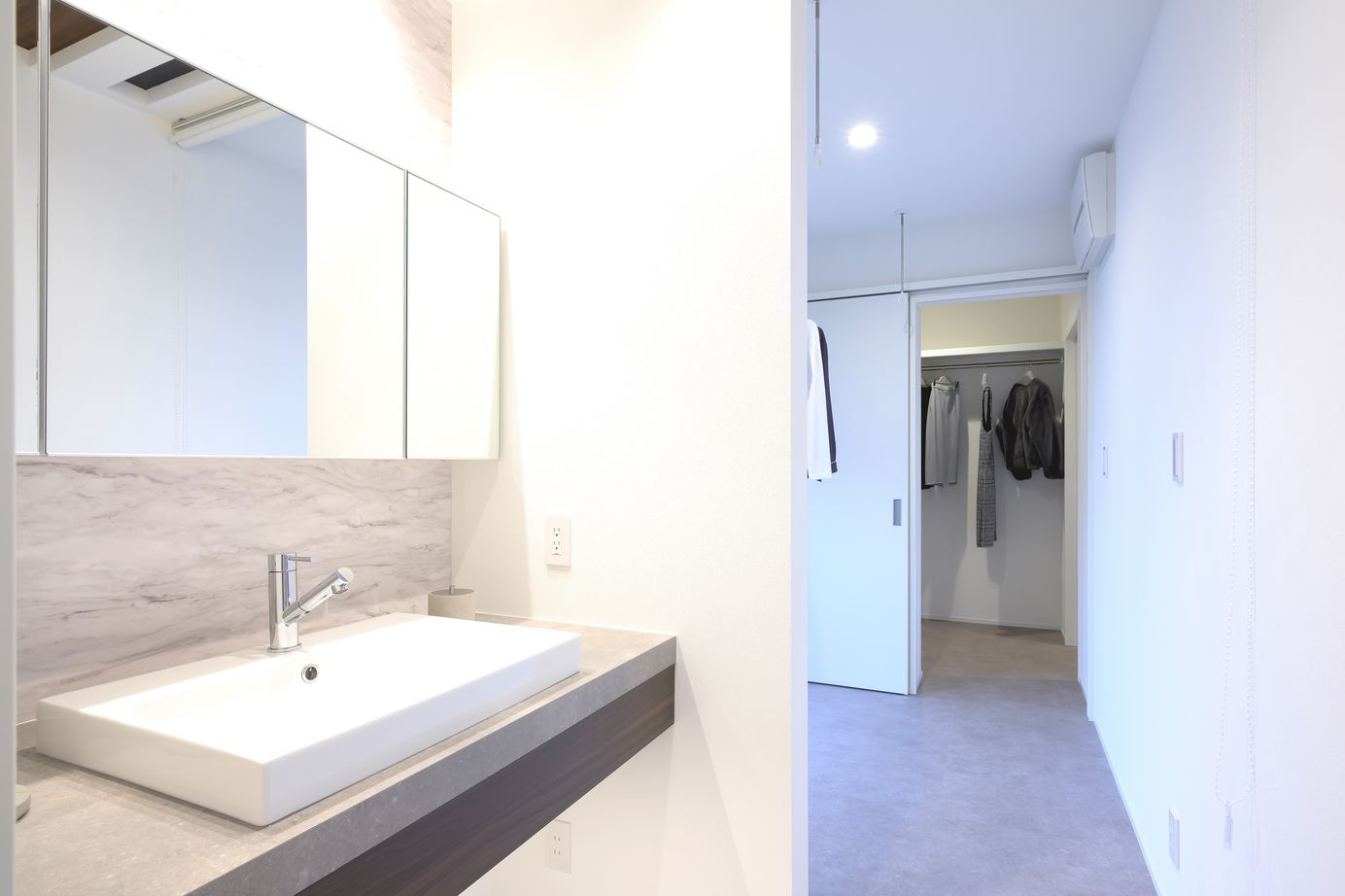 シブサワスタイル ガレージ付きリゾートホテル×モダンテラスハウスの建築実例画像10