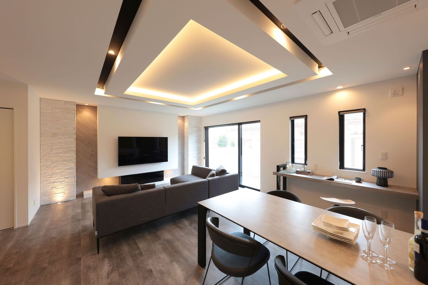 シブサワスタイル 2台ガレージをもったホテルライク×シンプルモダンハウスの建築実例画像4