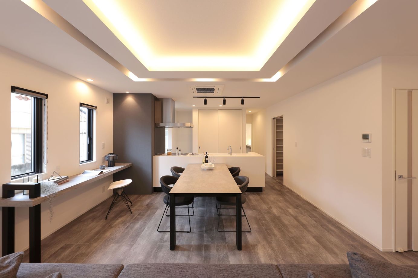 シブサワスタイル 2台ガレージをもったホテルライク×シンプルモダンハウスの建築実例画像6