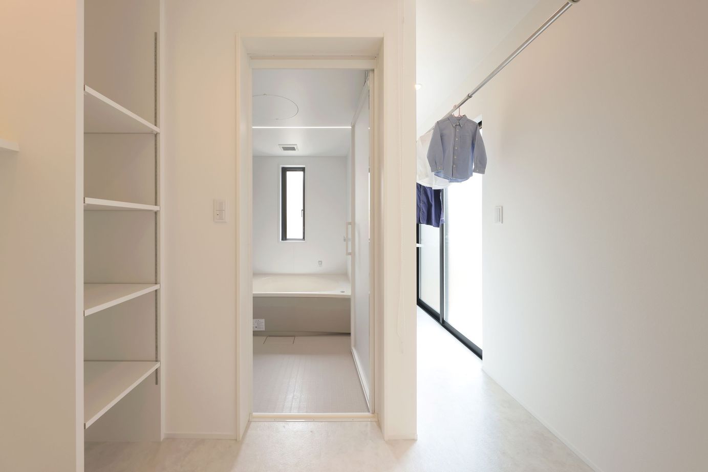 シブサワスタイル 2台ガレージをもったホテルライク×シンプルモダンハウスの建築実例画像9