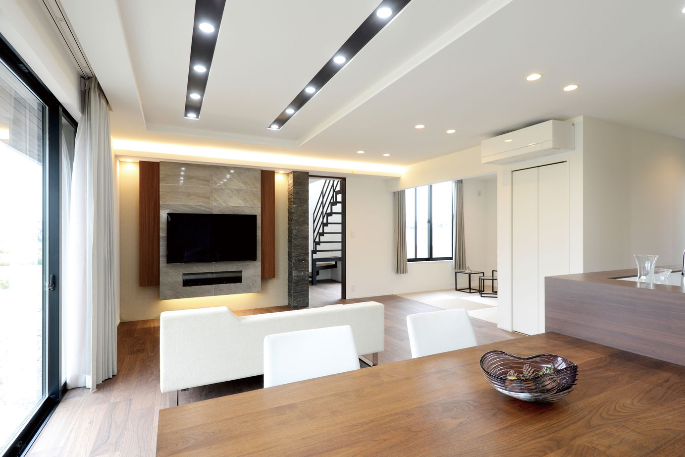 シブサワスタイル ホテルライク×シックモダンのホリゾンタルハウスの建築実例画像4