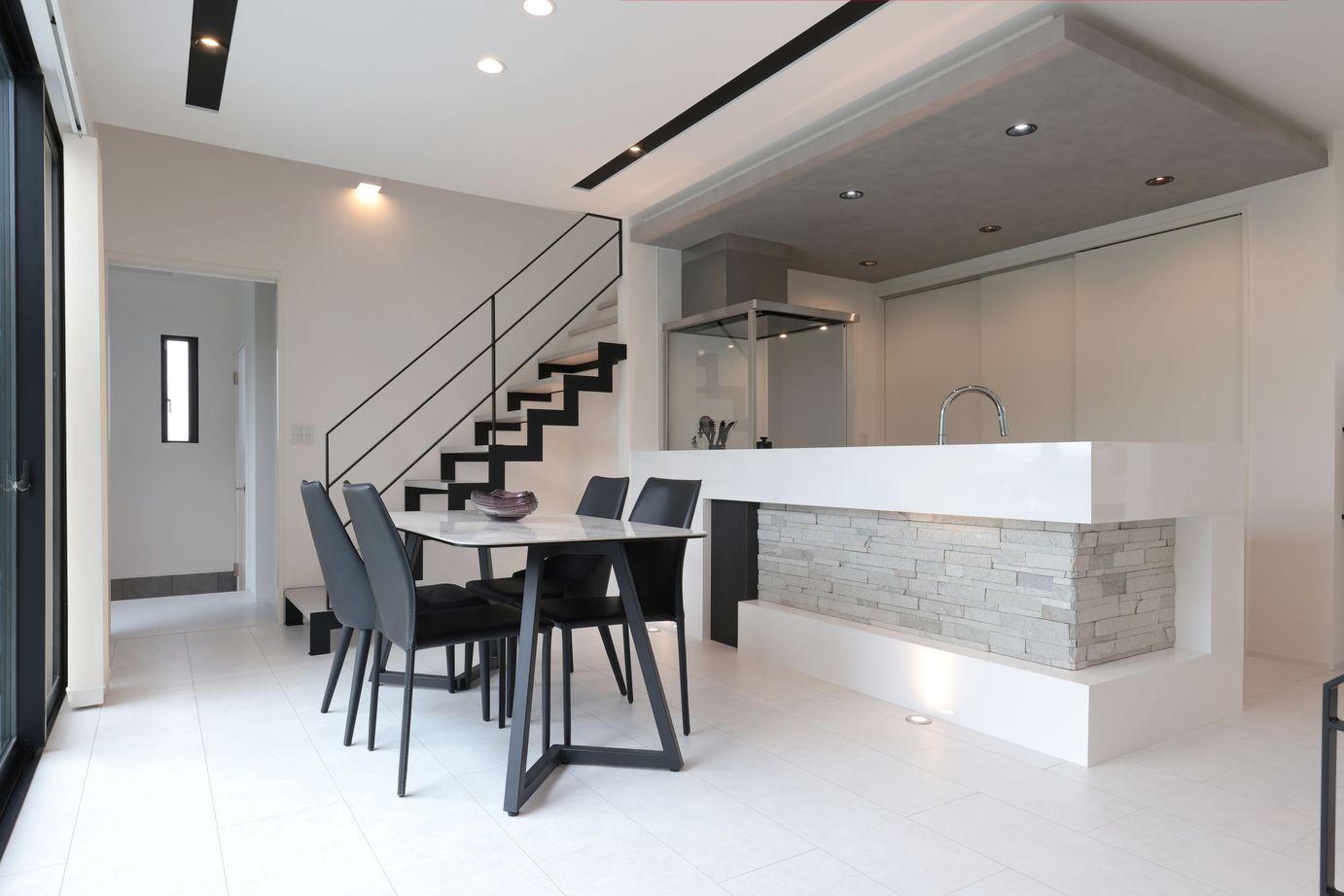 シブサワスタイル 敷地を活かしたスローライフを愉しむリゾートモダンハウスの建築実例画像7