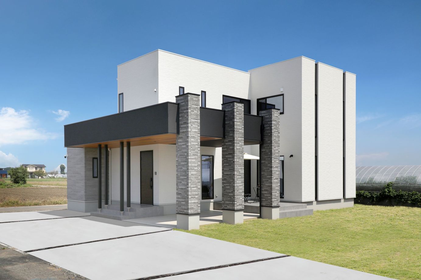 シブサワスタイル 農地の中で異彩を放つナチュラル&シンプルモダンハウスの建築実例画像2