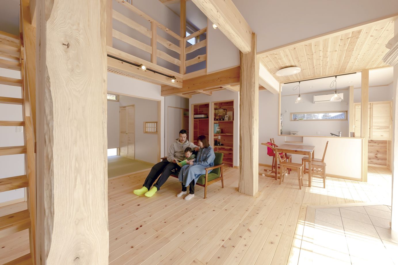 イバケン 【間取り図有】光と木の心地よさに包まれて…自然を味わう贅沢な1.5階建ての平屋の建築実例画像2