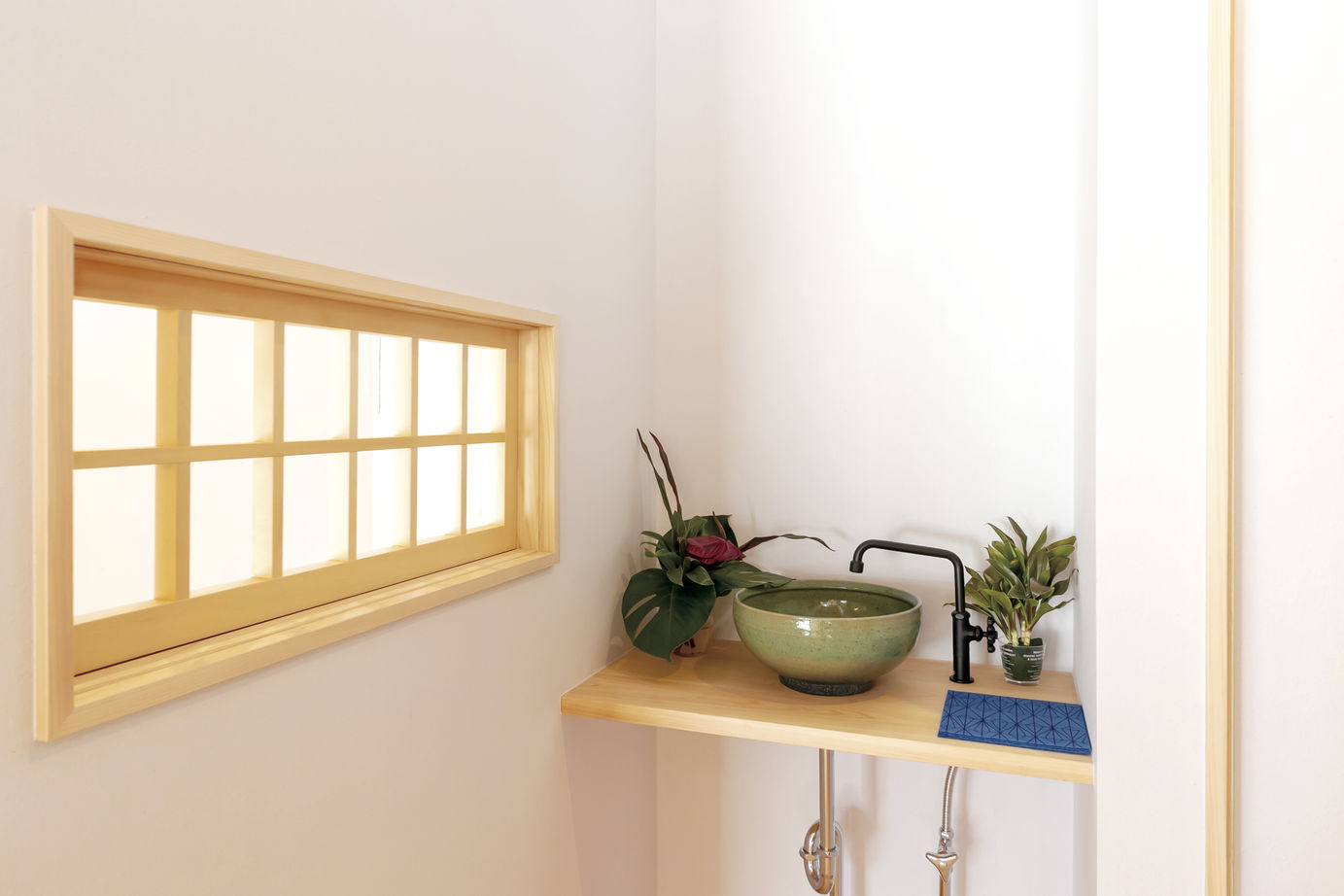 イバケン 【間取り図有】光と木の心地よさに包まれて…自然を味わう贅沢な1.5階建ての平屋の建築実例画像4