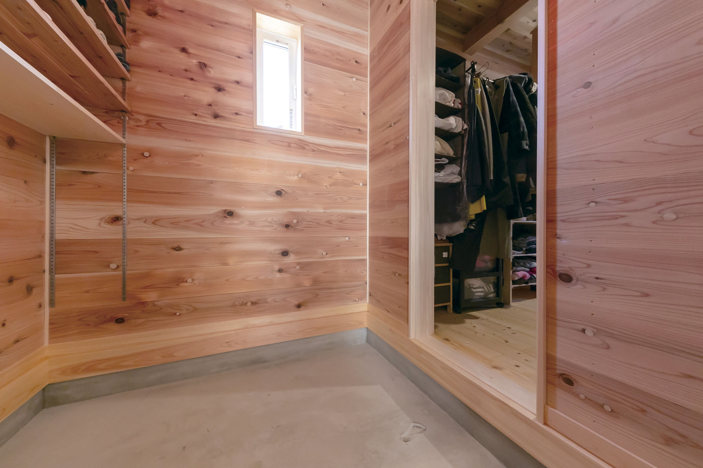 イバケン 【間取り図有】光と木の心地よさに包まれて…自然を味わう贅沢な1.5階建ての平屋の建築実例画像5