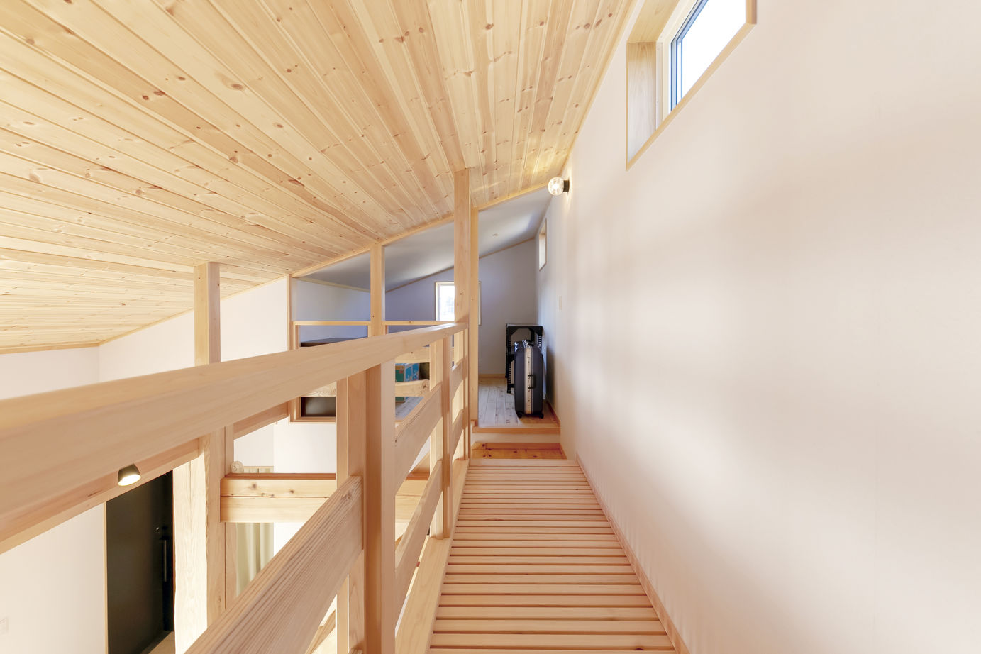 イバケン 【間取り図有】光と木の心地よさに包まれて…自然を味わう贅沢な1.5階建ての平屋の建築実例画像6