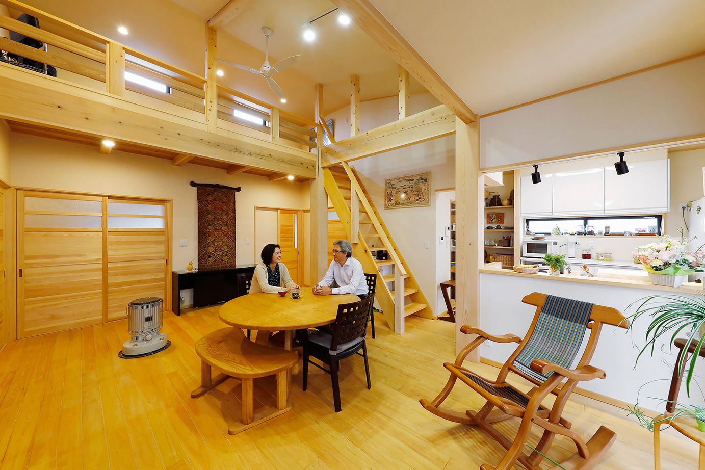 イバケン 【間取り図有】1.5階建ての「まるで自然の中にいるみたい」木に包まれたサステナブルな暮らしの建築実例画像2