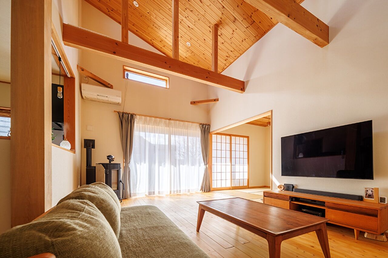 イバケン 檜の夫婦柱が支える大空間。笑い声がやさしく響く平屋の建築実例画像3