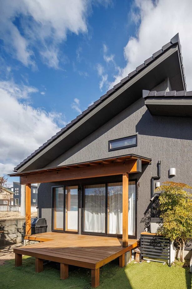 イバケン 檜の夫婦柱が支える大空間。笑い声がやさしく響く平屋の建築実例画像5