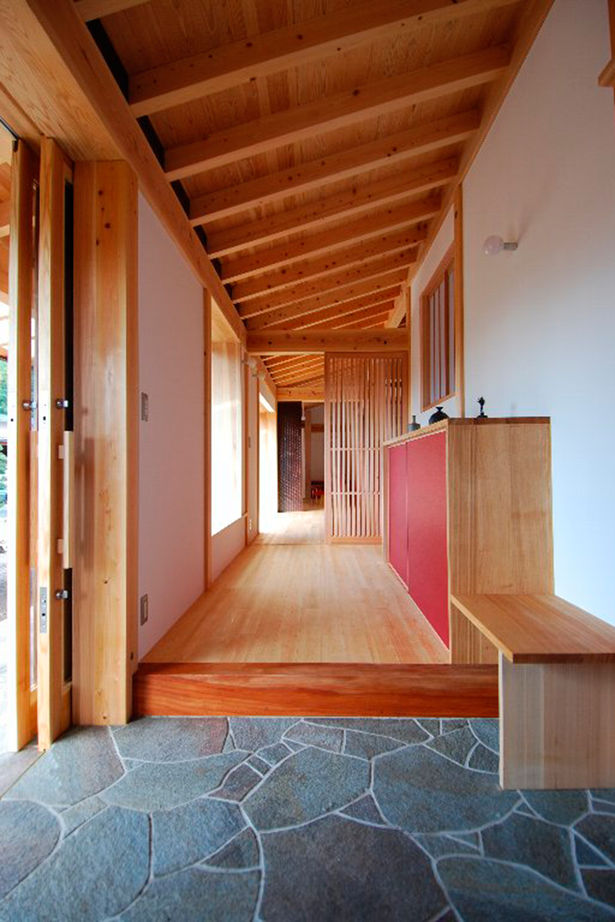 建築工房わたなべ（富士市） 【富士市/平屋/古民家風】木の本来の美しさを引き出した住まい。庭との一体感が心地よい四季を楽しむ暮らしの建築実例画像2