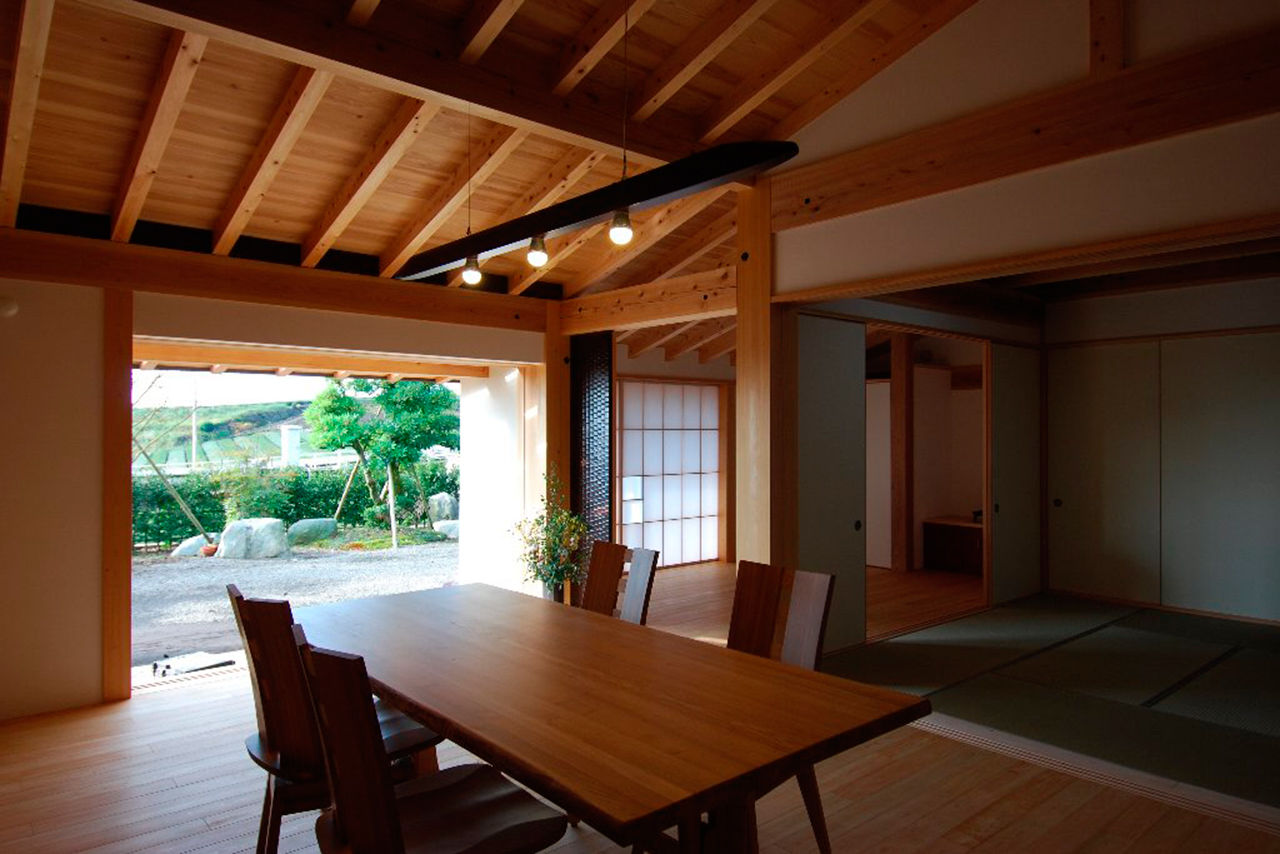 建築工房わたなべ（富士市） 【富士市/平屋/古民家風】木の本来の美しさを引き出した住まい。庭との一体感が心地よい四季を楽しむ暮らしの建築実例画像8