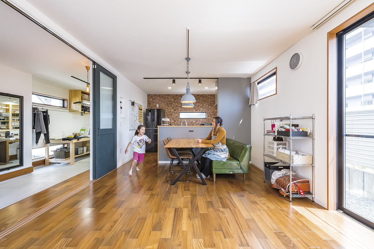 建築工房わたなべ（富士市） 【富士市/2400万円～2499万円/子育て/間取図有】空間がオープンにつながるインダストリアルテイストの家の建築実例画像2