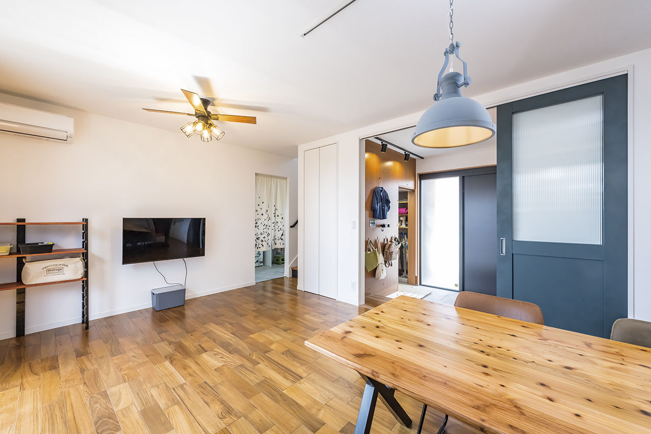 建築工房わたなべ（富士市） 【富士市/2400万円～2499万円/子育て/間取図有】空間がオープンにつながるインダストリアルテイストの家の建築実例画像6