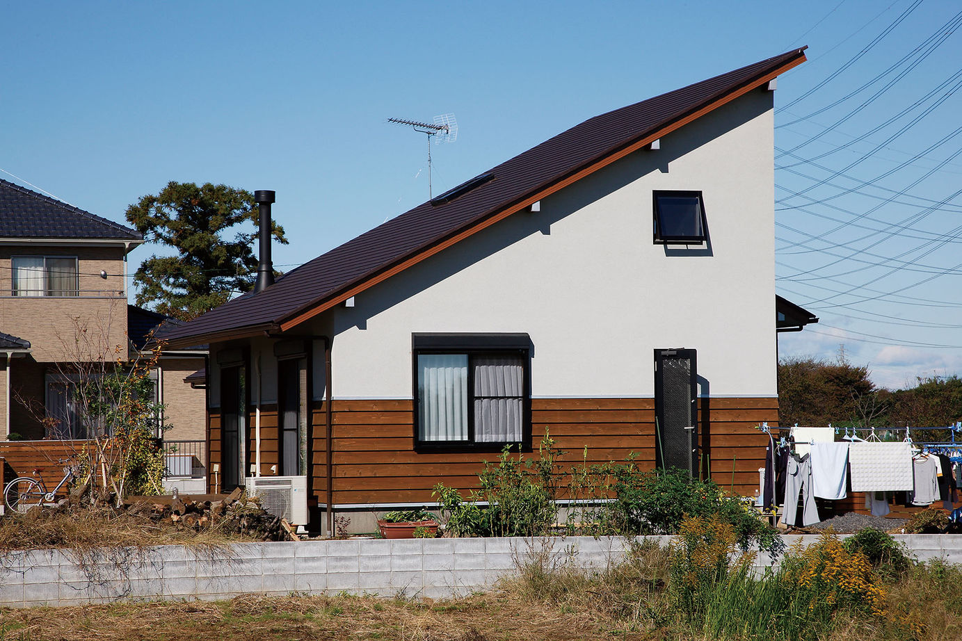 BAUHOUSE -住まい設計工房バウハウス- 【34坪/間取り図/平屋】片流れ屋根が美しく田園風景に映える家の建築実例画像2