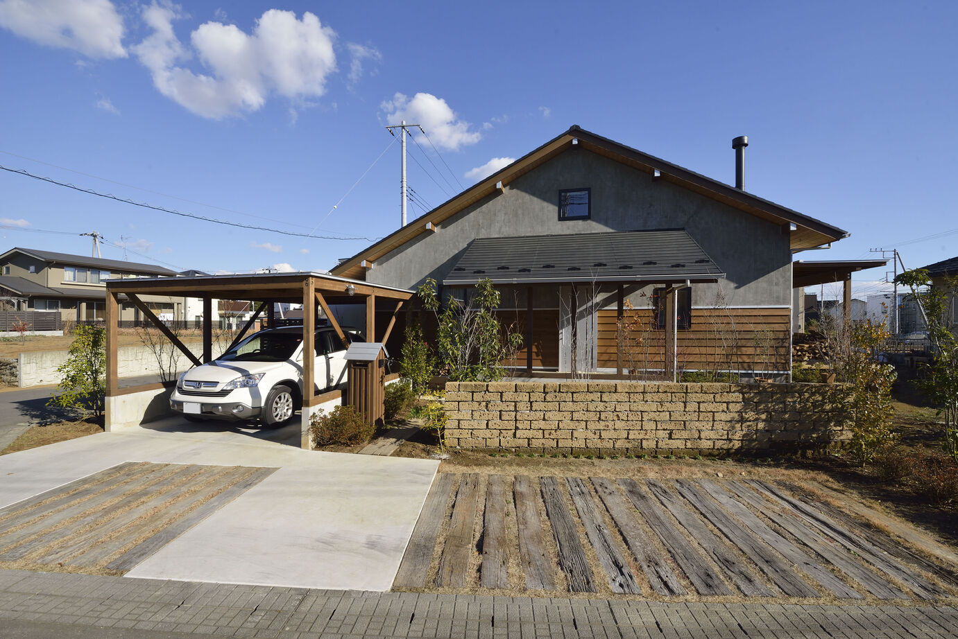 BAUHOUSE -住まい設計工房バウハウス- 【アトリエ/土間/42坪/間取り図】平屋風の味わいあるガレージハウスで、愛犬との暮らしを愉しむの建築実例画像2